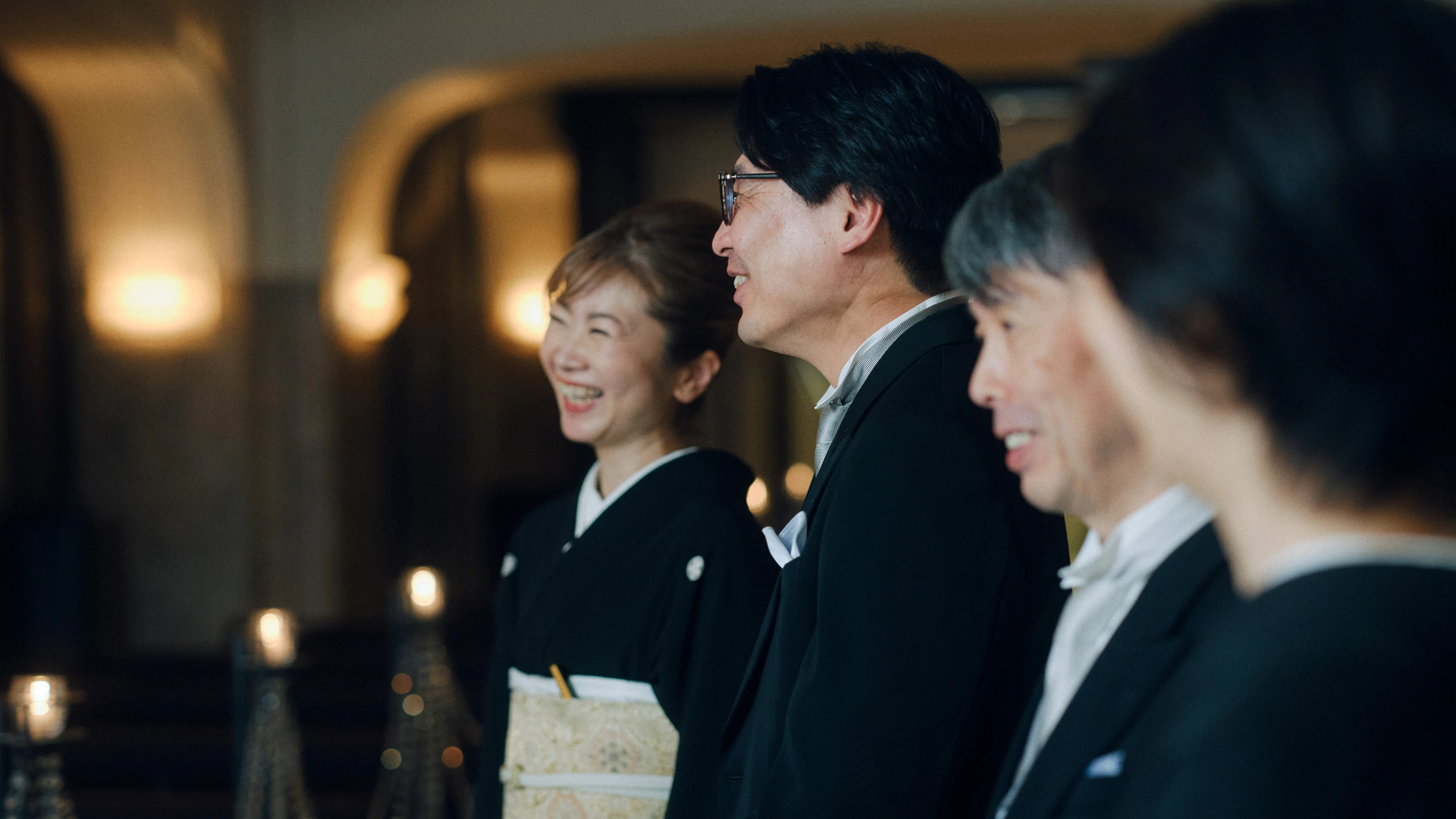 チャペルで家族の笑みが溢れる結婚式